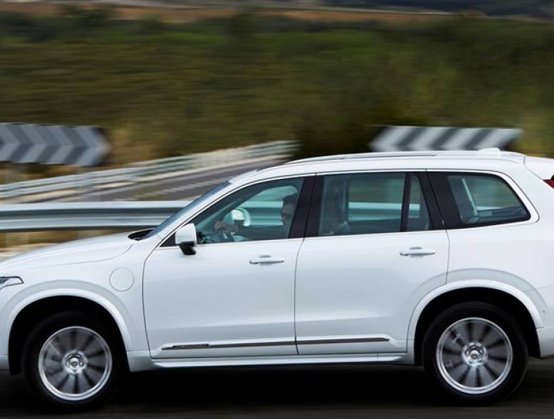 Volvo XC90 híbrido chega ao Brasil com 407 cv e muito luxo